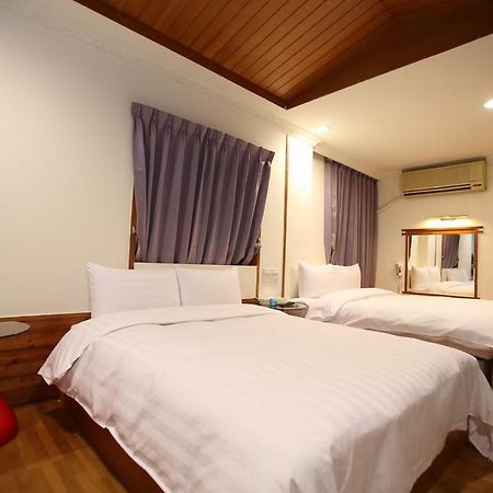 Anshun Hotel Taichung Bagian luar foto