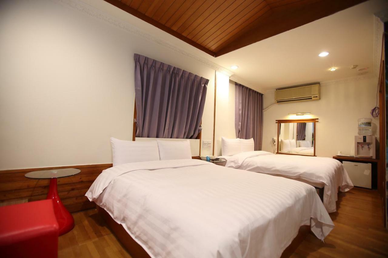 Anshun Hotel Taichung Bagian luar foto